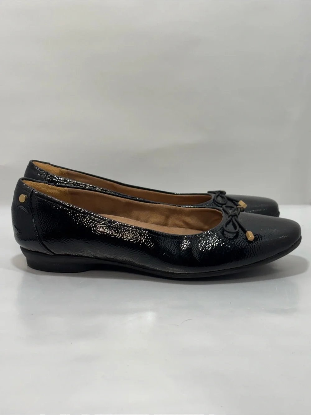 Clarks Artisan Women's 7 M Black Patent Tips Texture Square Toe Bow Ballet Flat